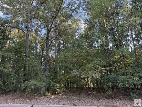 403 Forest Lake Dr, Texarkana, TX 75503