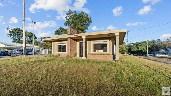 3100 Summerhill Rd, Texarkana, TX 75503