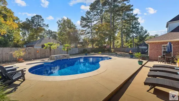 5803 Winchester Dr, Texarkana, TX 75503