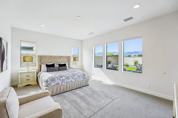 26-web-or-mls-Crescent Psge-029