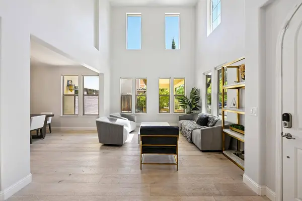 300 Katarina LN, Folsom, CA 95630