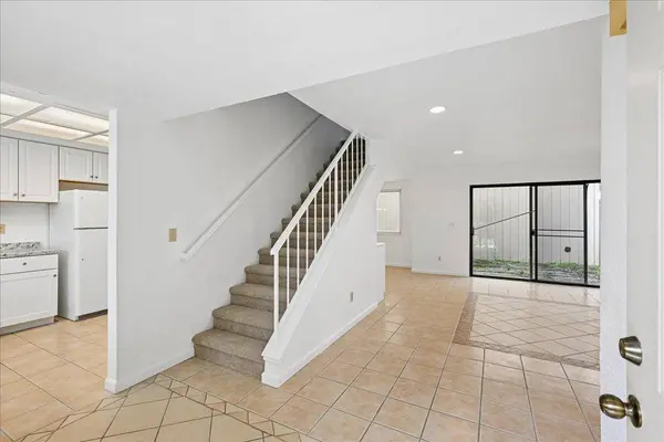 6830 Calvine RD, Sacramento, CA 95823