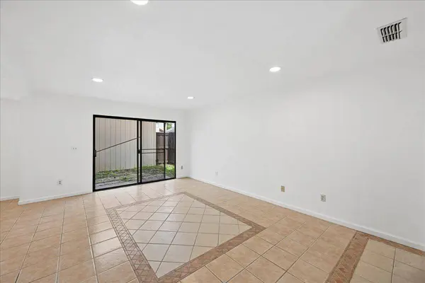 6830 Calvine RD, Sacramento, CA 95823