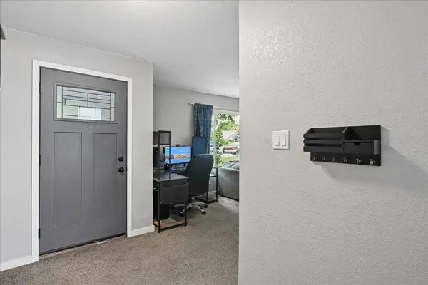 1221 Rudger WAY, Sacramento, CA 95833