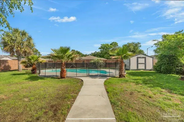 5673 Flume Dr, Pace, FL 32571