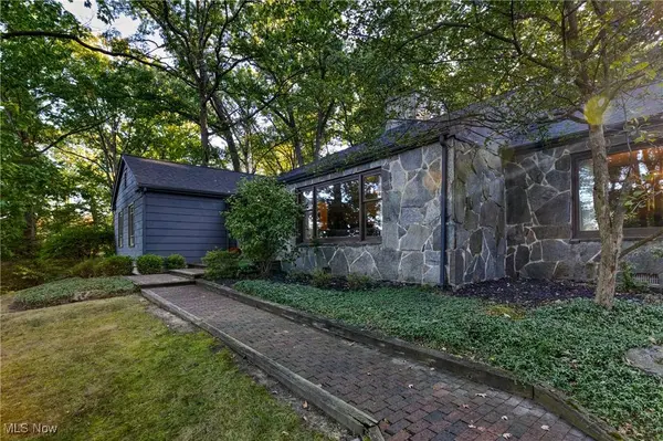 1561 Niles Cortland RD, Warren, OH 44484