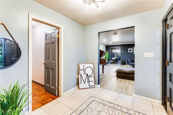 1561 Niles Cortland RD, Warren, OH 44484