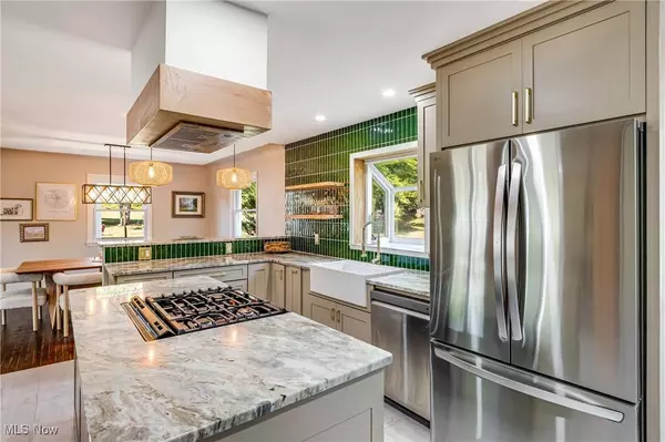 8 Centennial DR, Poland, OH 44514