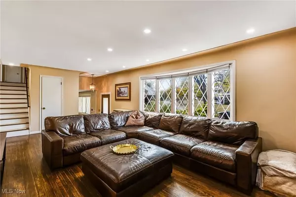 8 Centennial DR, Poland, OH 44514