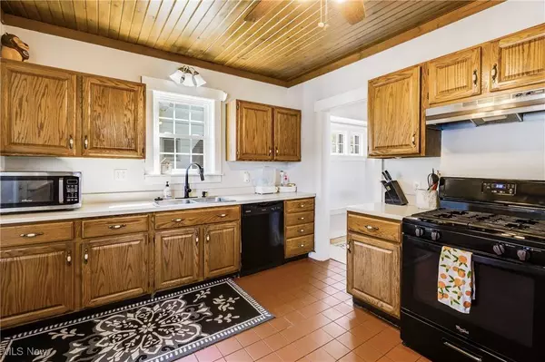 203 Hager ST, Hubbard, OH 44425