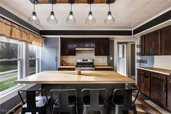 634 Bristol Champion Townline RD NE, Bristolville, OH 44402