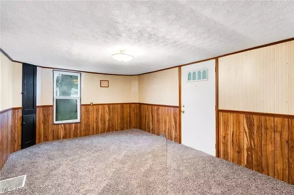 7529 State Line, Burghill, OH 44404