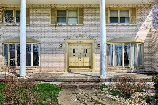 5365 Sampson DR, Girard, OH 44420
