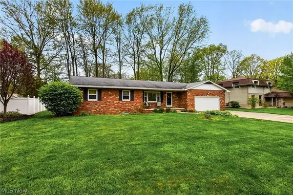 324 Old Oak DR, Cortland, OH 44410