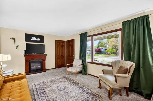 324 Old Oak DR, Cortland, OH 44410