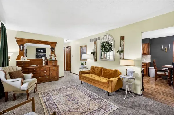 324 Old Oak DR, Cortland, OH 44410