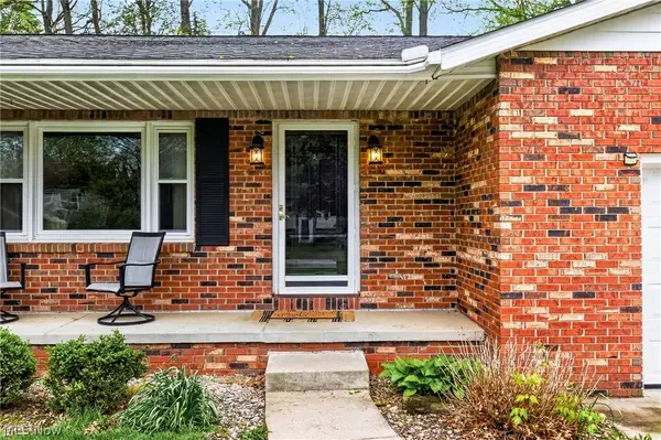 324 Old Oak DR, Cortland, OH 44410