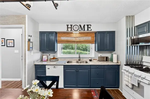 2617 S Hermitage Rd, Hermitage, PA 16148
