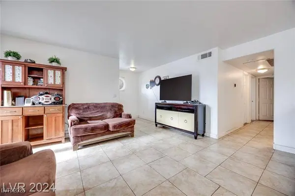 2983 Juniper Hills BLVD #102, Las Vegas, NV 89142