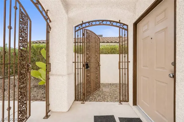 1717 Klamath Falls WAY, Las Vegas, NV 89128
