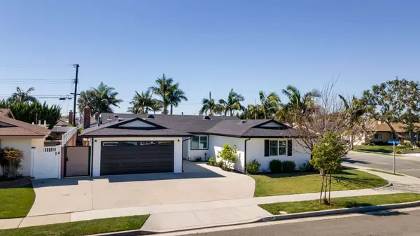 16281 Golden Gate Ln, Huntington Beach, CA 92649-2626