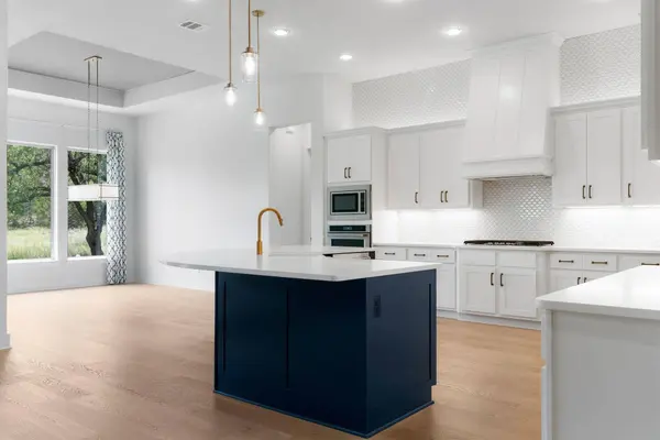 105 Council Oak CT, Spicewood, TX 78669