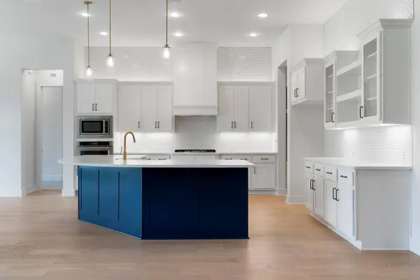 105 Council Oak CT, Spicewood, TX 78669