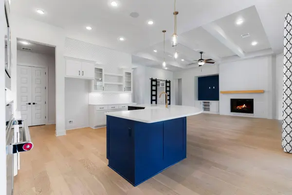 105 Council Oak CT, Spicewood, TX 78669