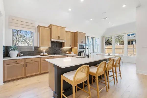 402 Raleigh DR, Georgetown, TX 78633