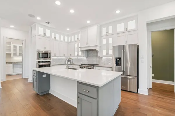 100 Barefoot Park LN