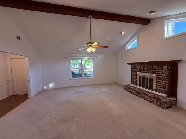 301 Dawn LN, Mary Esther, FL 32569
