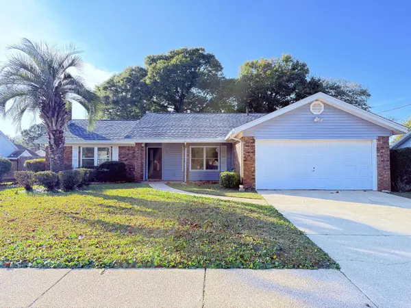 301 Dawn LN, Mary Esther, FL 32569