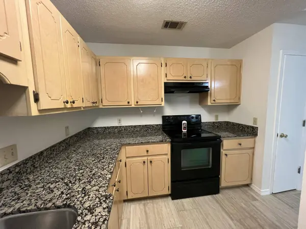 71 NW Olde Cypress CIR, Fort Walton Beach, FL 32548