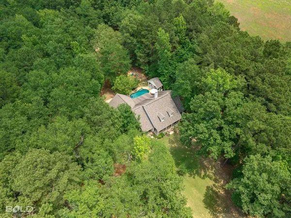 11090 Upper State Line Road, Vivian, LA 71082