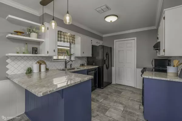 5326 Foxglove Dr, Bossier City, LA 71112-4912