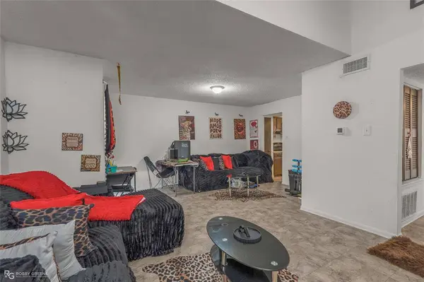 748 Highland Square Drive, Shreveport, LA 71107