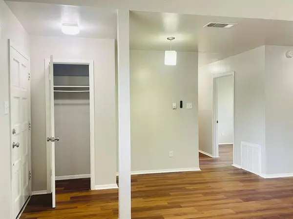 1905 Brookview Drive, Arlington, TX 76010