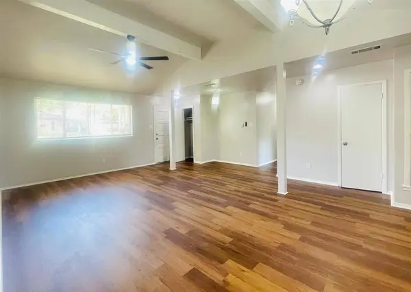 1905 Brookview Drive, Arlington, TX 76010