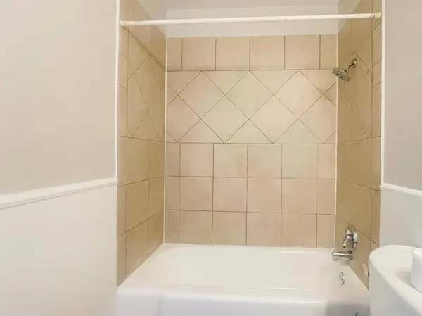 1905 Brookview Drive, Arlington, TX 76010