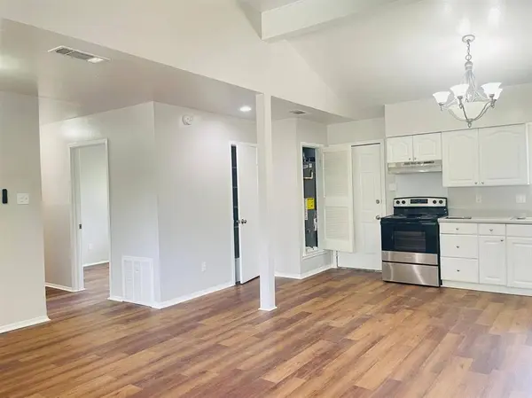 1905 Brookview Drive, Arlington, TX 76010