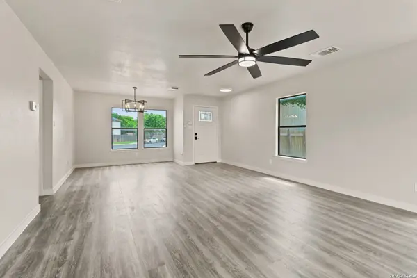 8027 Walnut Bank, San Antonio, TX 78254