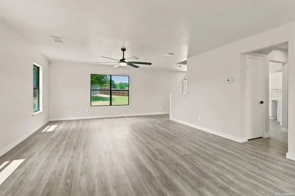 8027 Walnut Bank, San Antonio, TX 78254