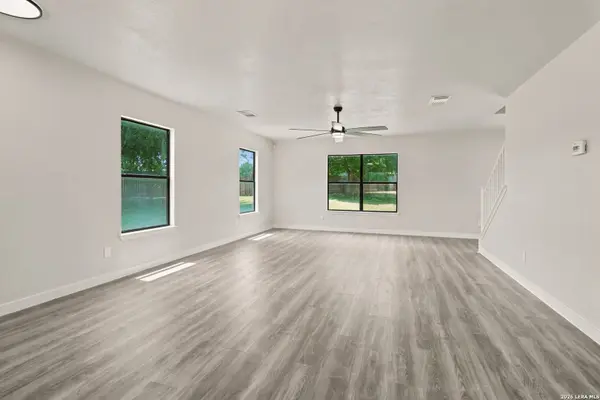 8027 Walnut Bank, San Antonio, TX 78254