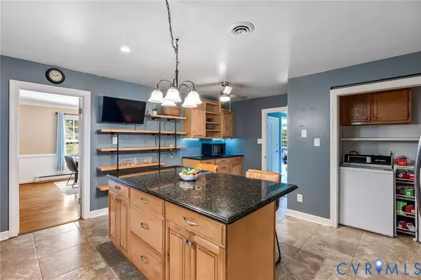 4204 N Cresthill CT, Chester, VA 23831