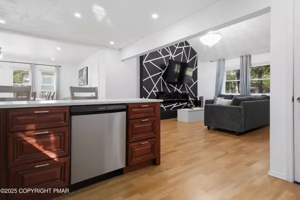 8434 Bear Trail DR, Tobyhanna, PA 18466