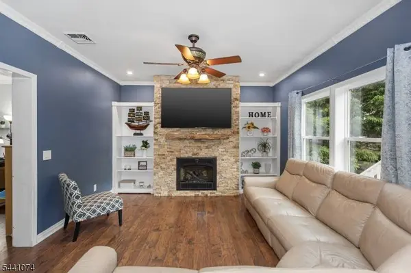 16 Horace Rd, Jefferson Twp., NJ 07438