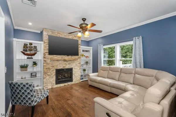 16 Horace Rd, Jefferson Twp., NJ 07438