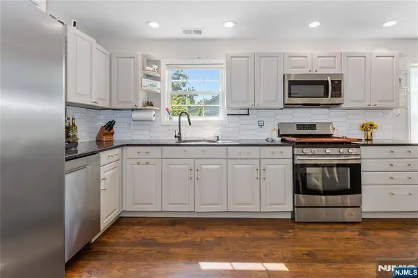 21 Louis AVE, West Milford, NJ 07480