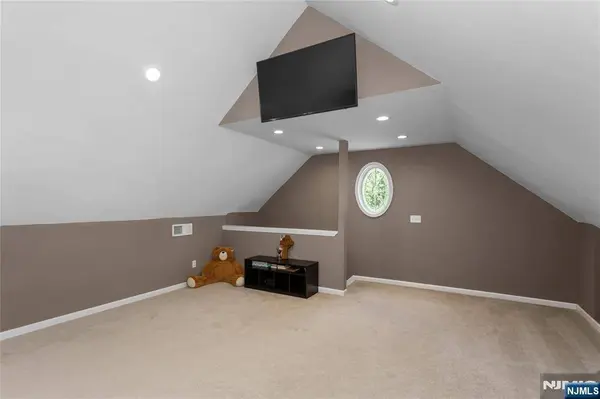 21 Louis AVE, West Milford, NJ 07480