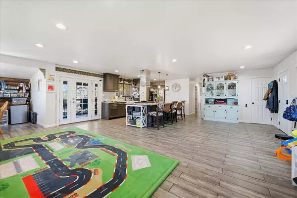 10585 Joeger RD, Auburn, CA 95602